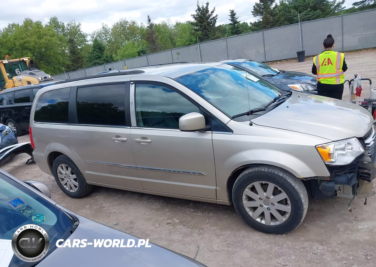 2014 Chrysler Town & Country Touring VIN:2C4RC1BG5ER363101 - 14