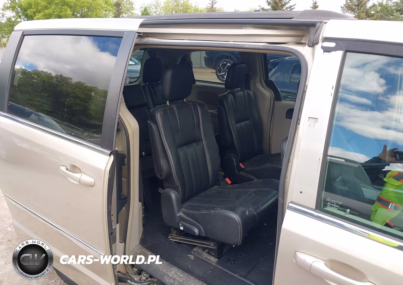 2014 Chrysler Town & Country Touring VIN:2C4RC1BG5ER363101 - 8