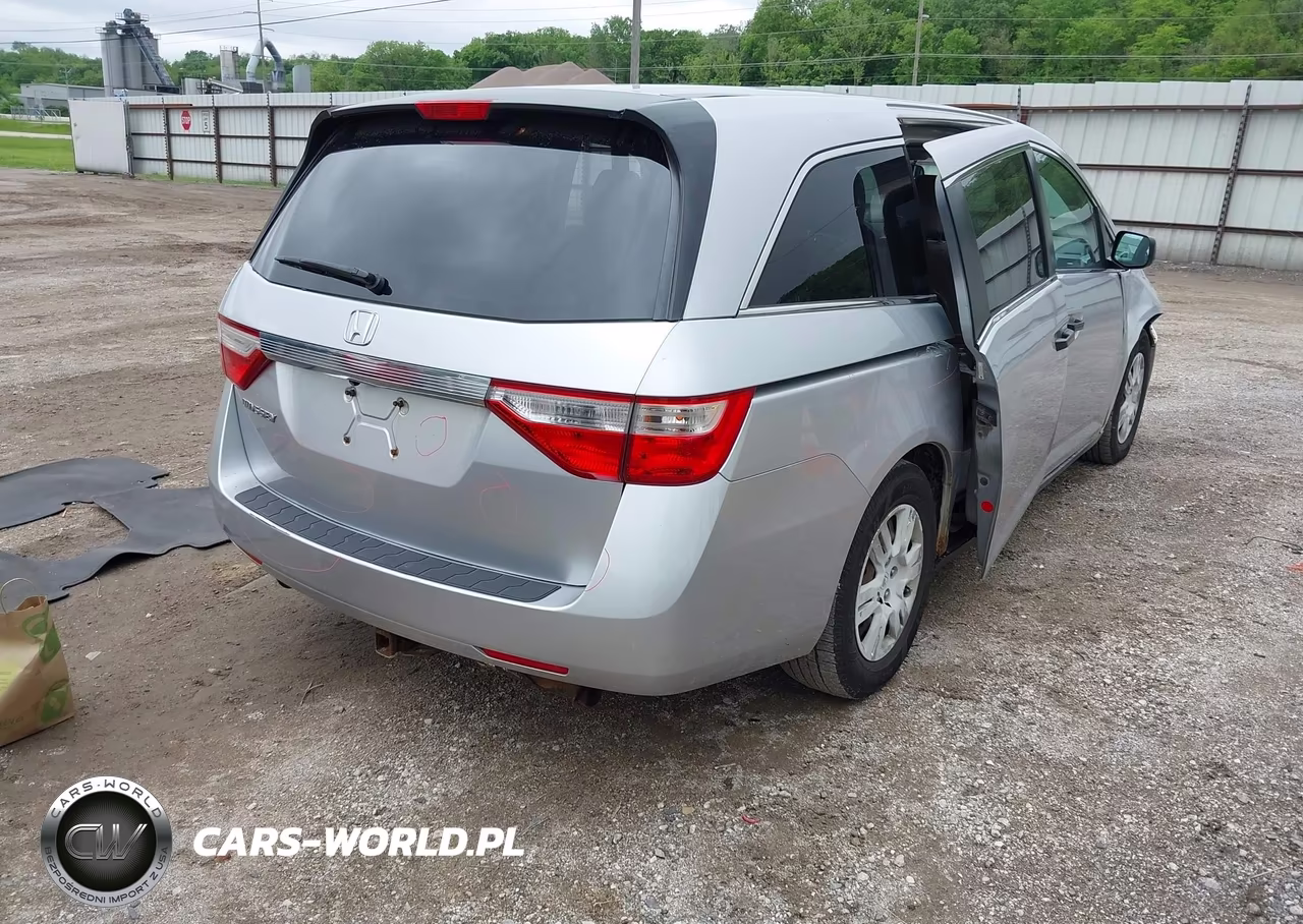 2013 Honda Odyssey Lx VIN:5FNRL5H25DB075527 - 4