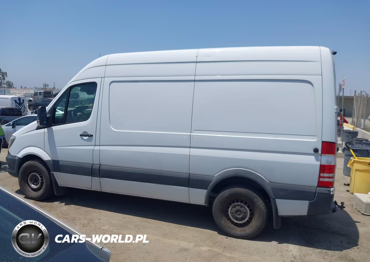 2018 Mercedes-Benz Sprinter 2500 Standard Roof V6 VIN:WD3PE7CD6JP613508 - 14