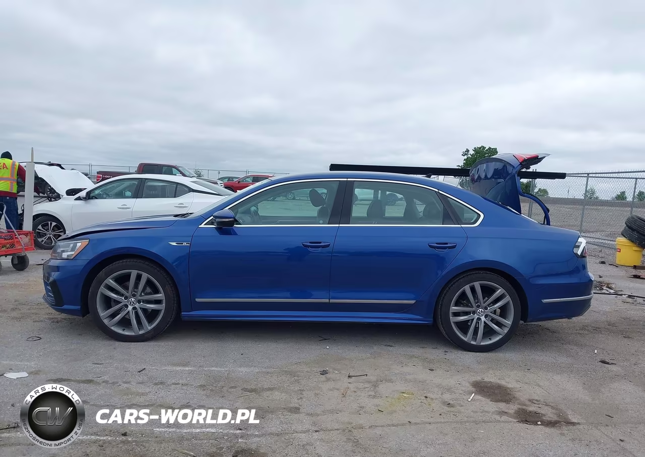 2017 Volkswagen Passat 1.8T R-Line VIN:1VWDT7A37HC079152 - 14