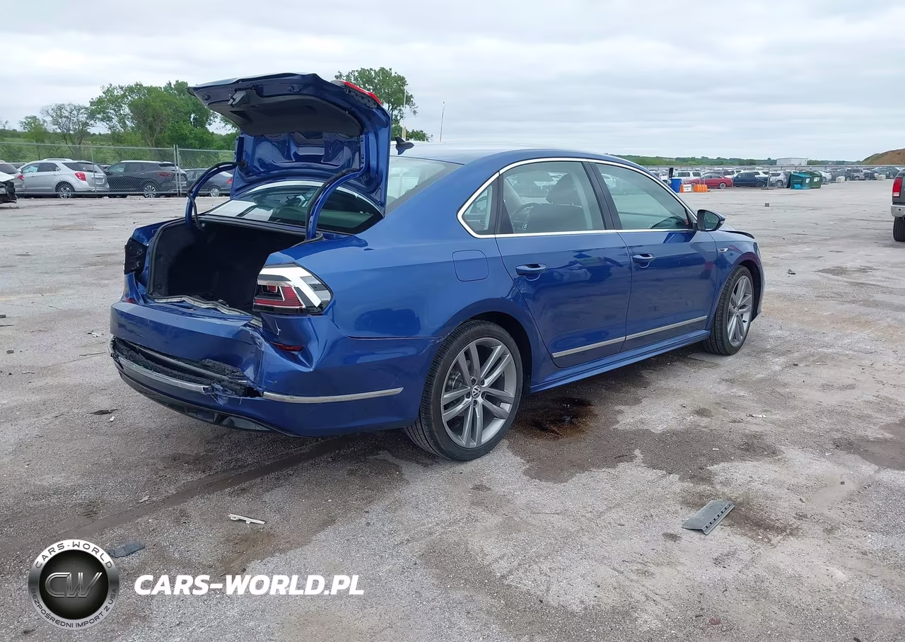 2017 Volkswagen Passat 1.8T R-Line VIN:1VWDT7A37HC079152 - 4