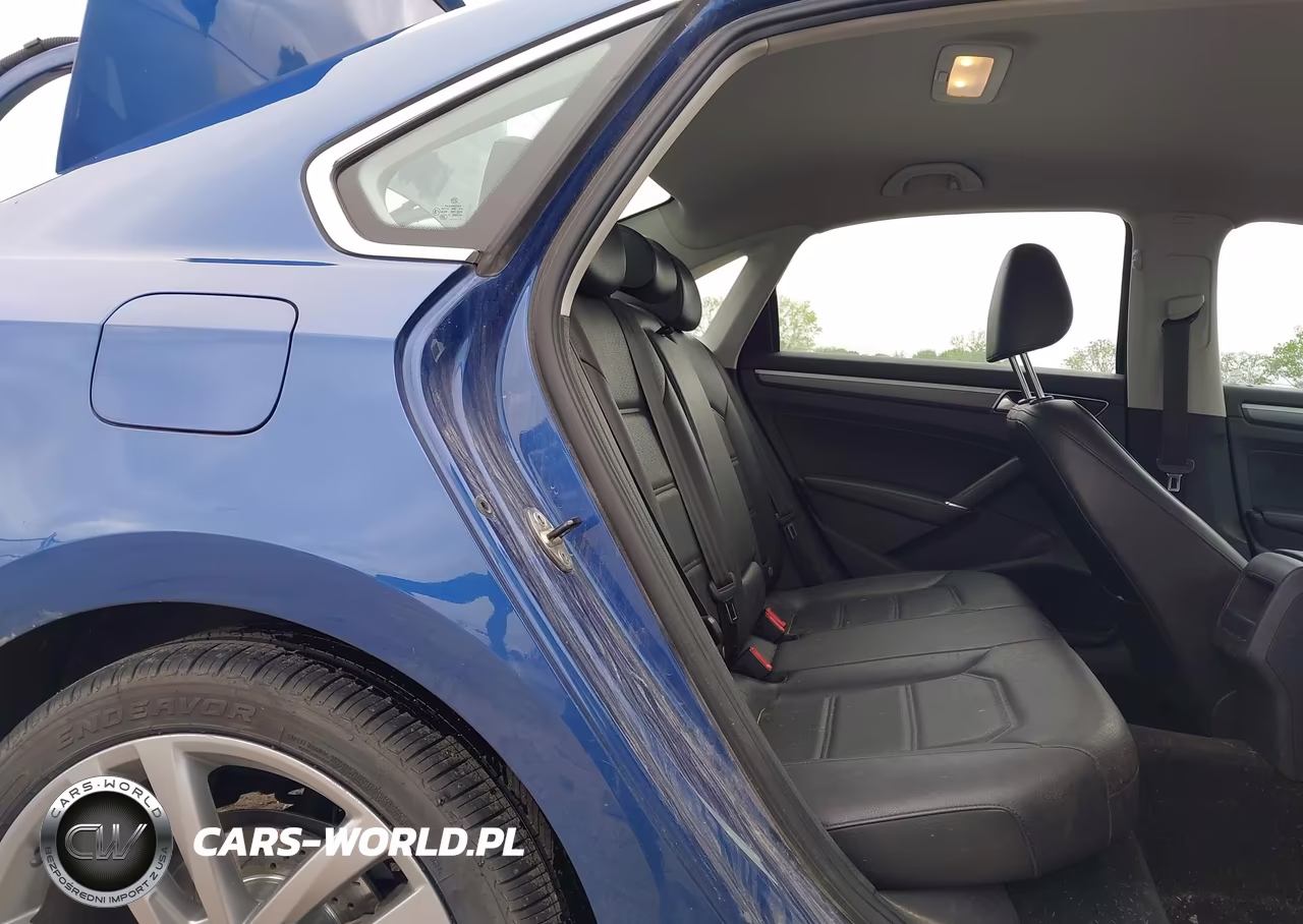 2017 Volkswagen Passat 1.8T R-Line VIN:1VWDT7A37HC079152 - 8