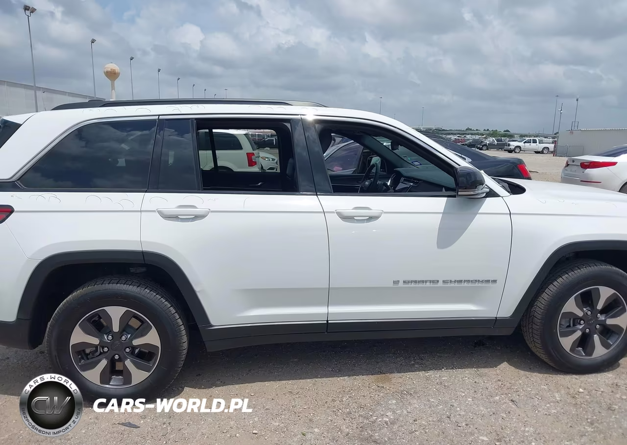 2024 Jeep Grand Cherokee 4Xe VIN:1C4RJYB69RC122212 - 13