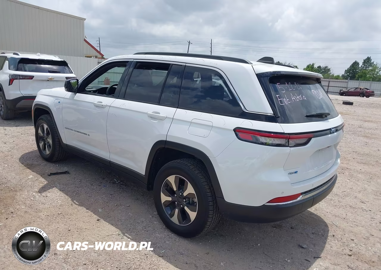 2024 Jeep Grand Cherokee 4Xe VIN:1C4RJYB69RC122212 - 3