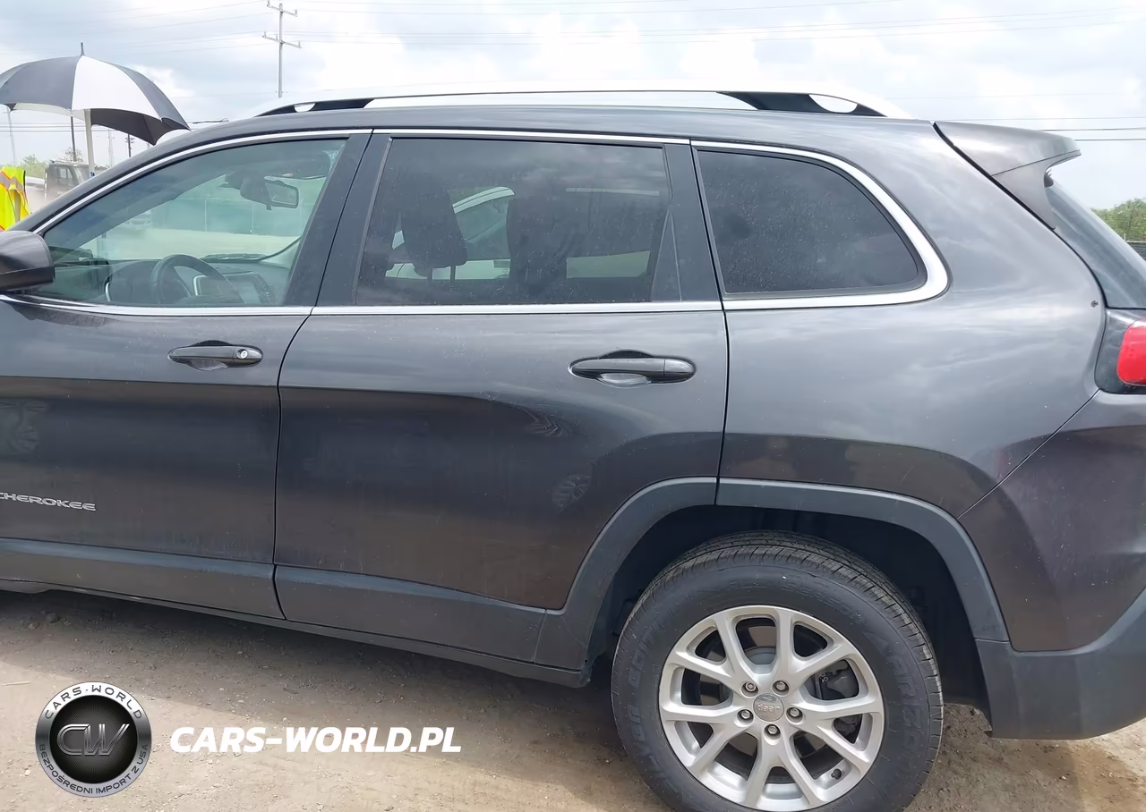2016 Jeep Cherokee Latitude VIN:1C4PJLCS1GW307856 - 15
