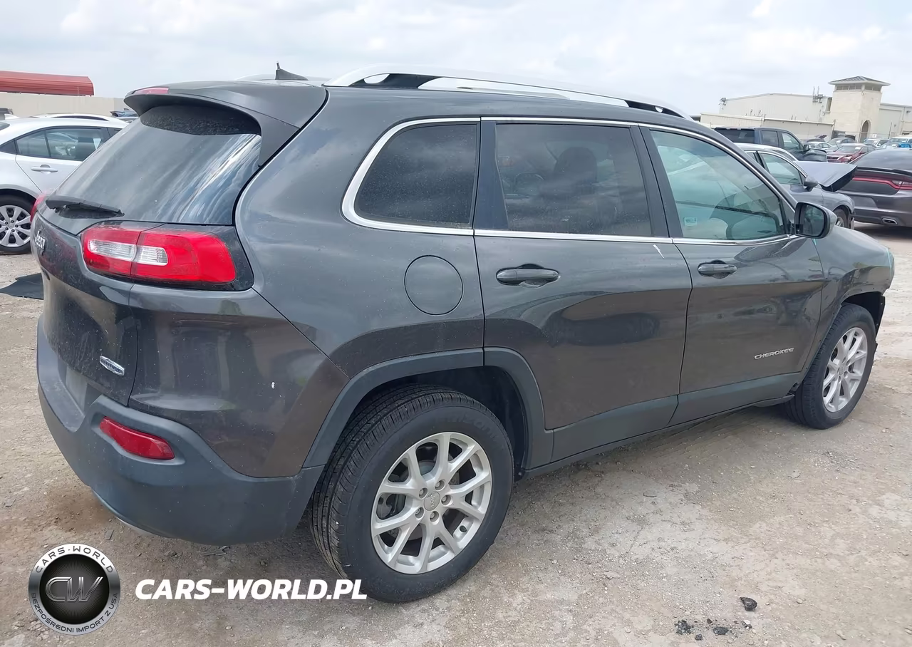 2016 Jeep Cherokee Latitude VIN:1C4PJLCS1GW307856 - 4