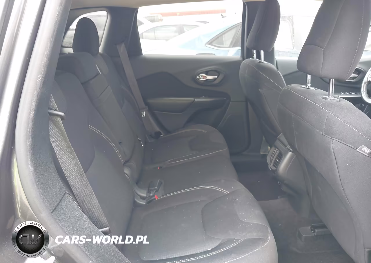 2016 Jeep Cherokee Latitude VIN:1C4PJLCS1GW307856 - 8