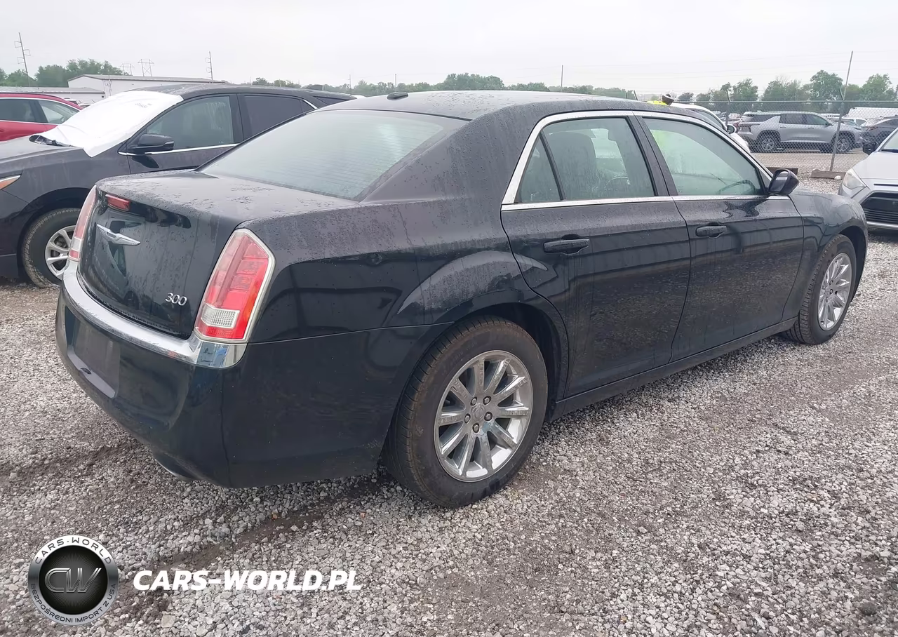 2014 Chrysler 300 VIN:2C3CCAAG6EH373654 - 4