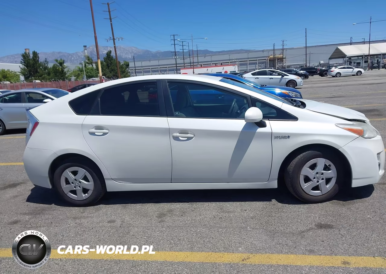 2011 Toyota Prius Two VIN:JTDKN3DUXB1375447 - 13