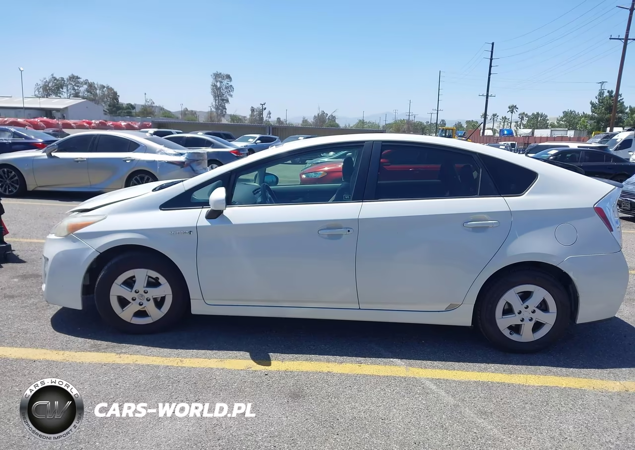 2011 Toyota Prius Two VIN:JTDKN3DUXB1375447 - 14