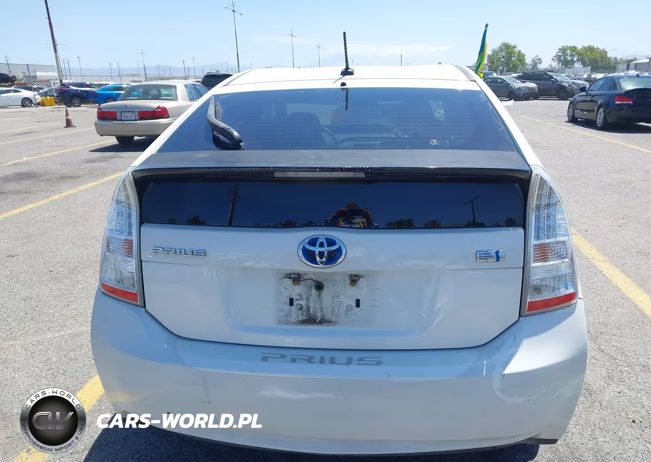 2011 Toyota Prius Two VIN:JTDKN3DUXB1375447 - 16