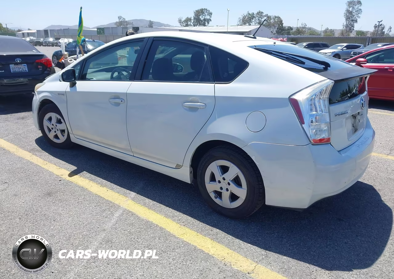 2011 Toyota Prius Two VIN:JTDKN3DUXB1375447 - 3