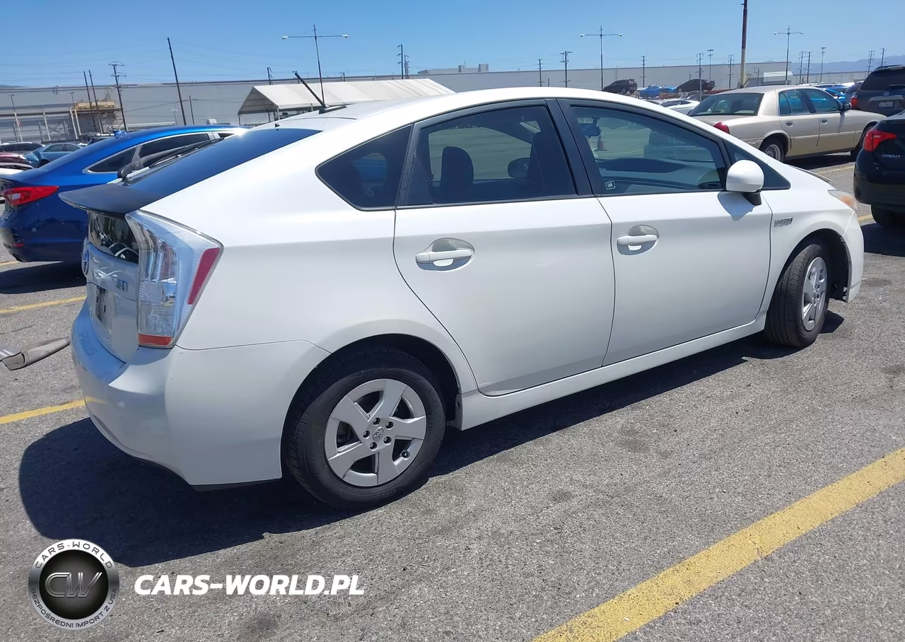 2011 Toyota Prius Two VIN:JTDKN3DUXB1375447 - 4