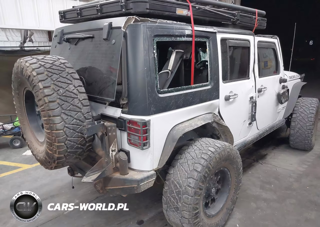 2016 Jeep Wrangler Unlimited Rubicon VIN:1C4BJWFG8GL146510 - 4