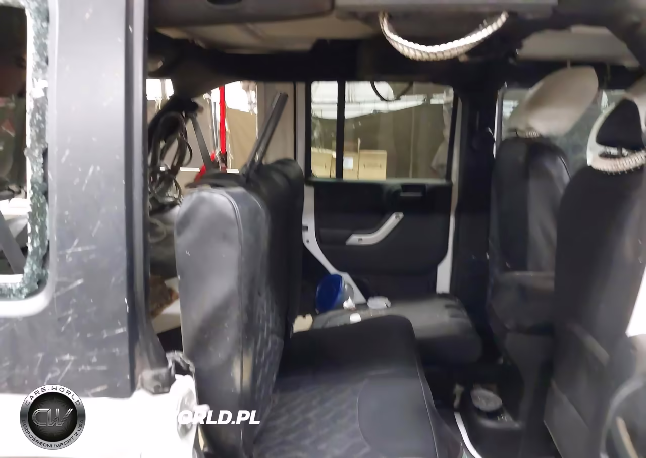 2016 Jeep Wrangler Unlimited Rubicon VIN:1C4BJWFG8GL146510 - 8