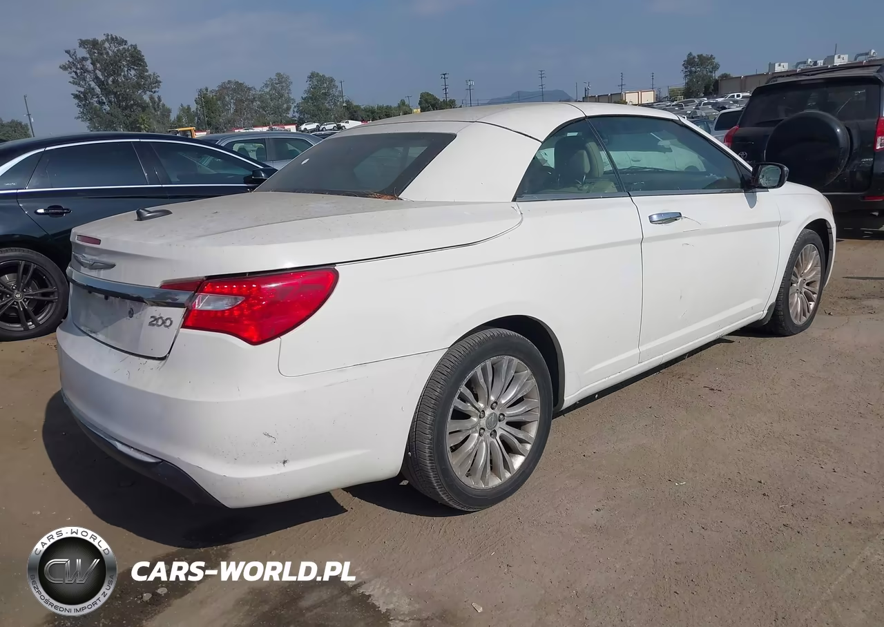 2011 Chrysler 200 Limited VIN:1C3BC7EGXBN529657 - 4