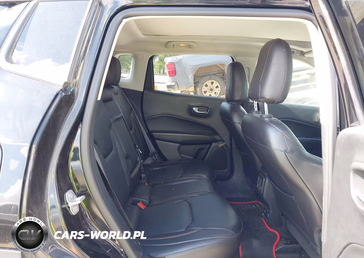 2018 Jeep Compass Limited 4X4 VIN:3C4NJDCBXJT199747 - 8