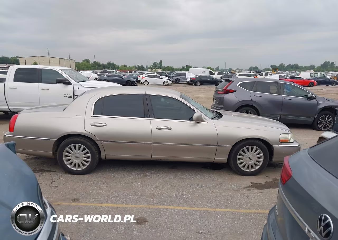 2003 Lincoln Town Car Executive VIN:1LNHM81W13Y673163 - 14
