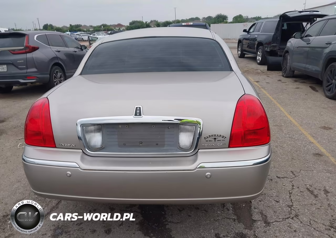 2003 Lincoln Town Car Executive VIN:1LNHM81W13Y673163 - 17