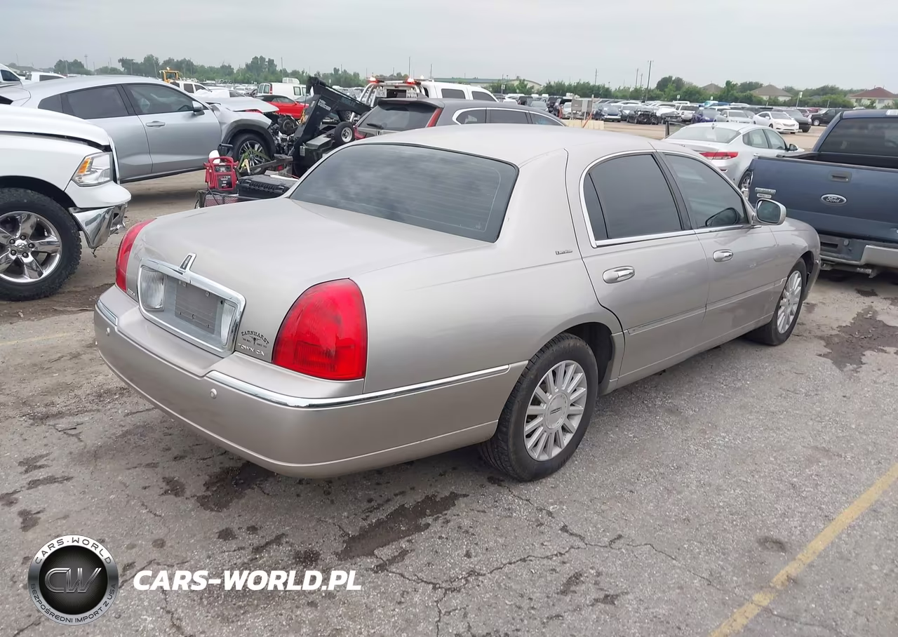 2003 Lincoln Town Car Executive VIN:1LNHM81W13Y673163 - 4