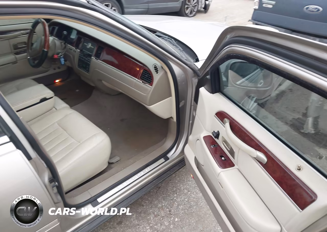 2003 Lincoln Town Car Executive VIN:1LNHM81W13Y673163 - 5