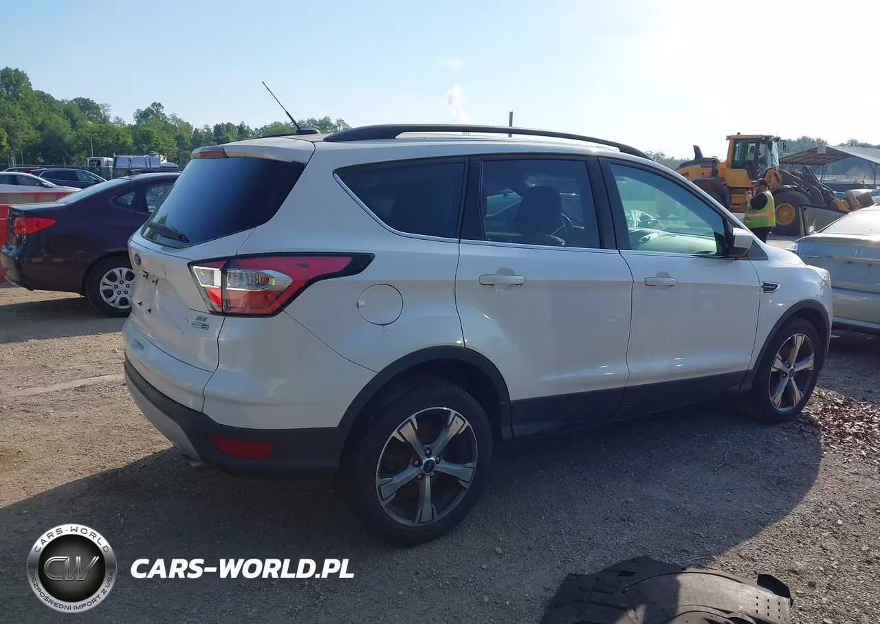 2017 Ford Escape Se VIN:1FMCU9GD7HUC31816 - 4