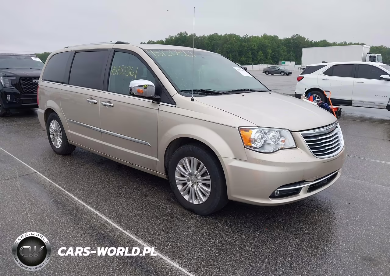 2013 Chrysler Town & Country Limited – zdjęcie 1 z 16