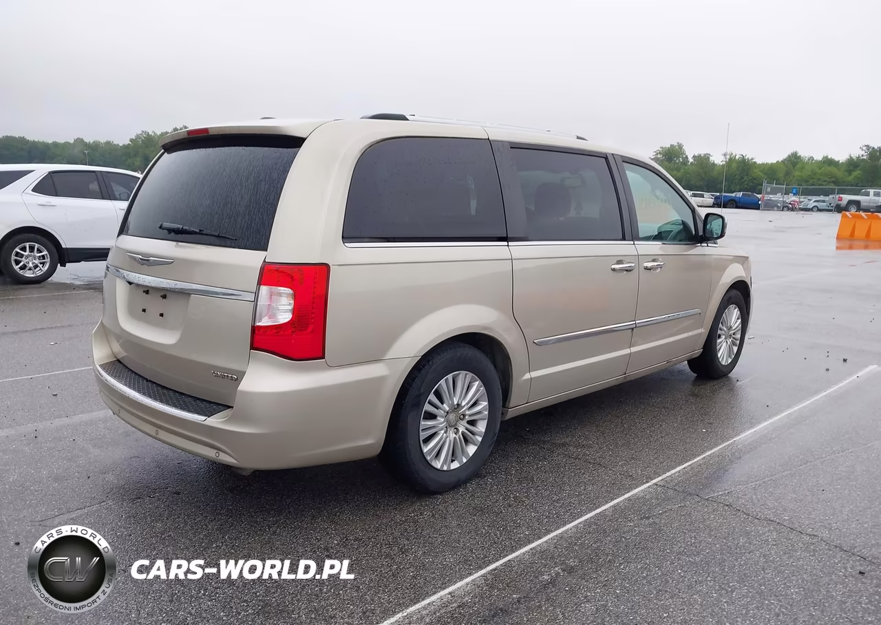 2013 Chrysler Town & Country Limited VIN:2C4RC1GG4DR596829 - 4