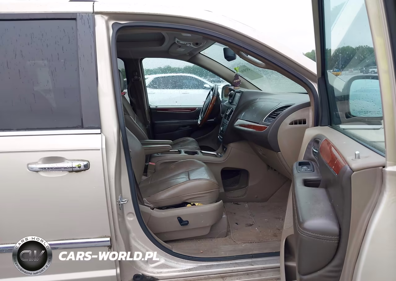 2013 Chrysler Town & Country Limited VIN:2C4RC1GG4DR596829 - 5