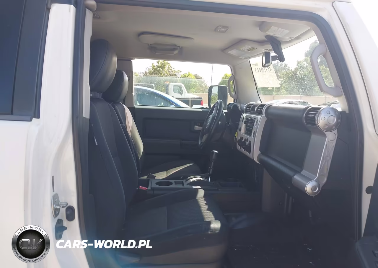 2010 Toyota Fj Cruiser VIN:JTEZU4BF4AK010486 - 5