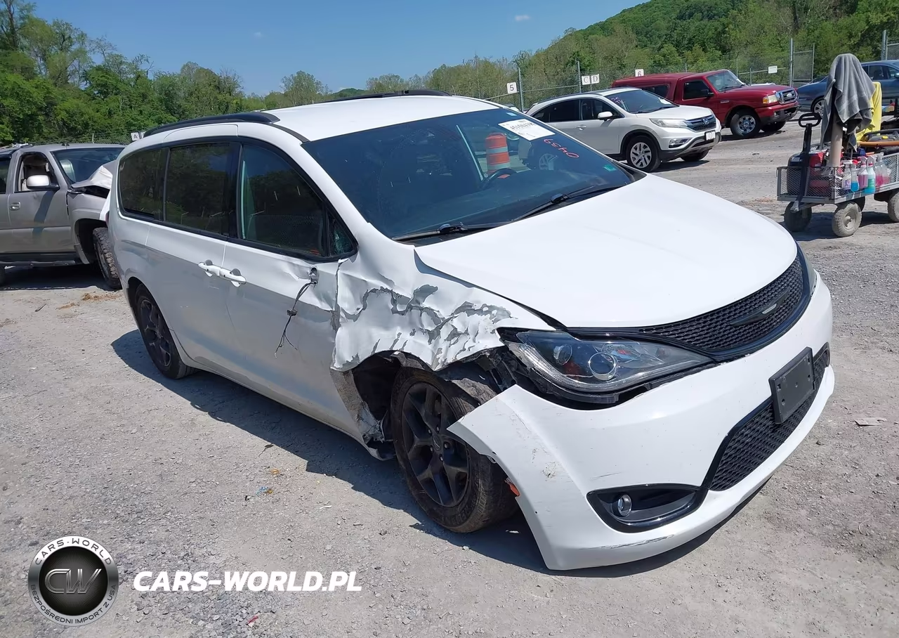 2018 Chrysler Pacifica Touring L – zdjęcie 1 z 17