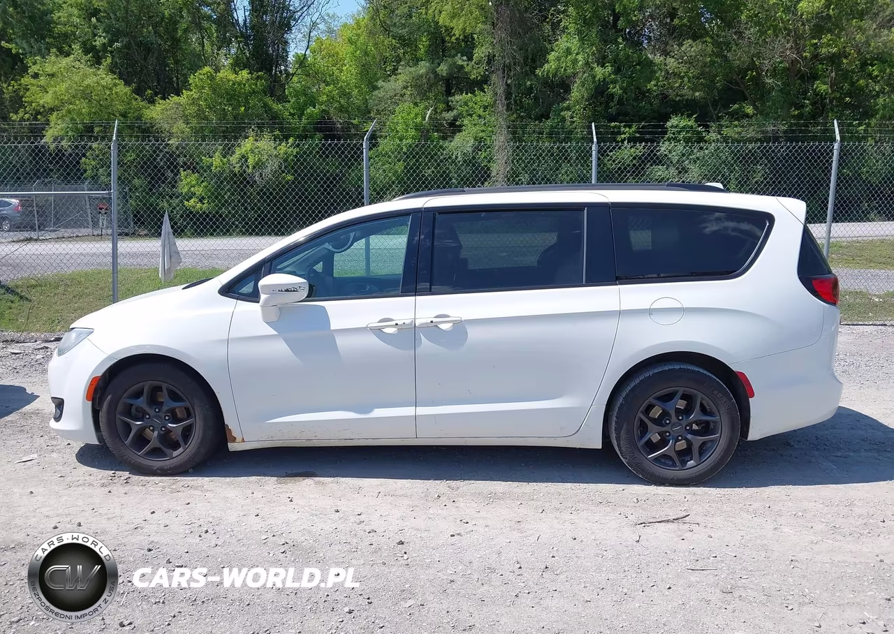 2018 Chrysler Pacifica Touring L VIN:2C4RC1BG3JR175543 - 14