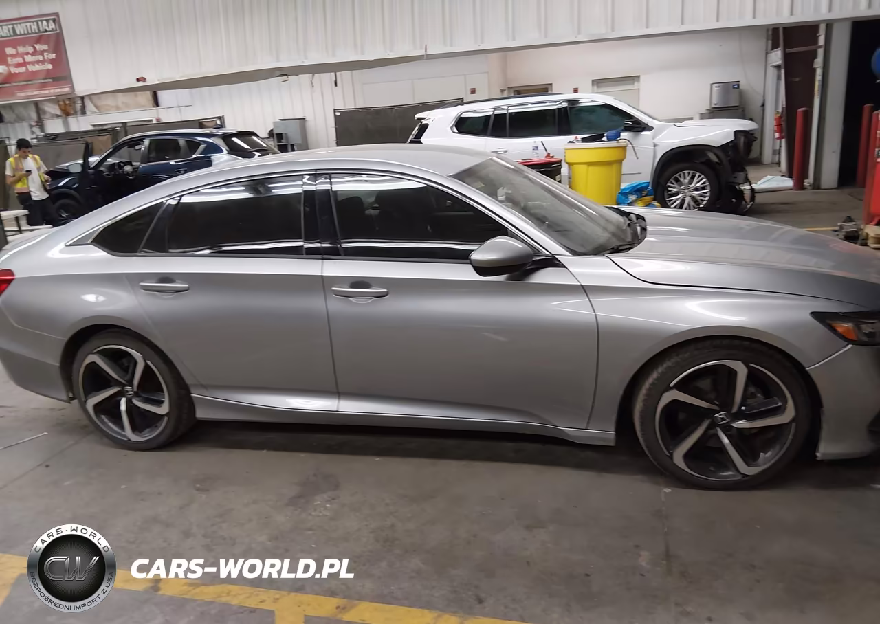 2018 Honda Accord Sport VIN:1HGCV1F35JA198383 - 12