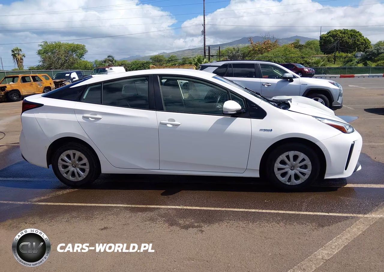 2020 Toyota Prius Le VIN:JTDKARFUXL3125272 - 13