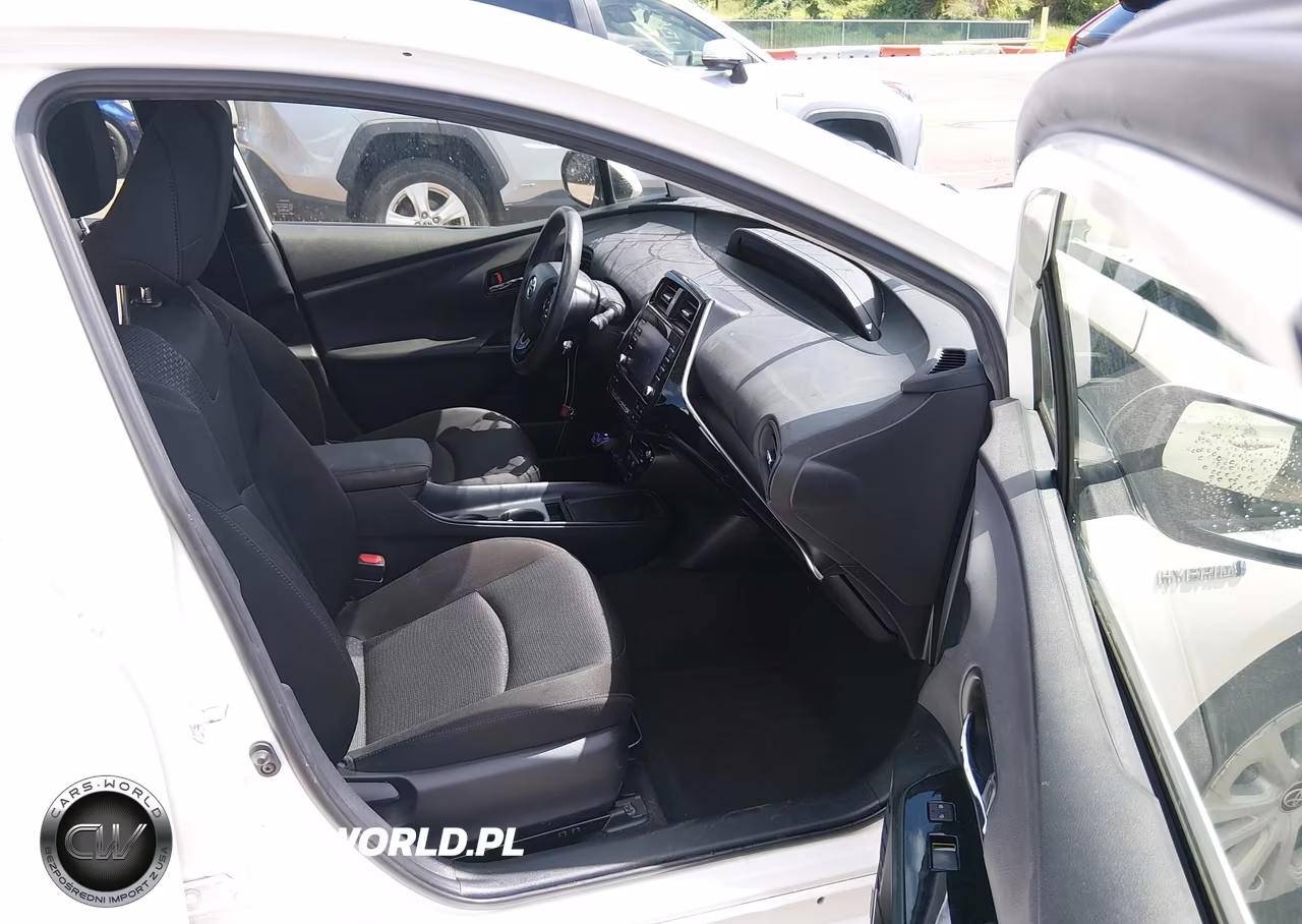 2020 Toyota Prius Le VIN:JTDKARFUXL3125272 - 5