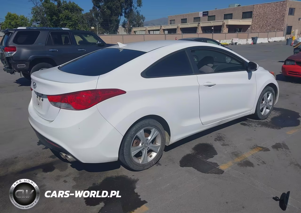 2013 Hyundai Elantra Gs VIN:KMHDH6AE7DU000319 - 4