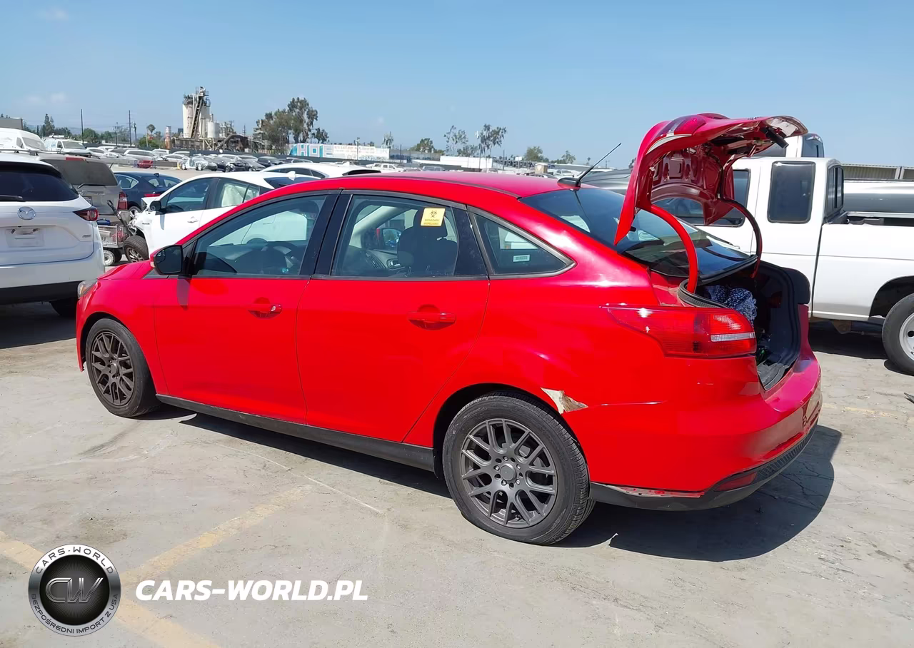 2016 Ford Focus Se VIN:1FADP3F24GL272587 - 3