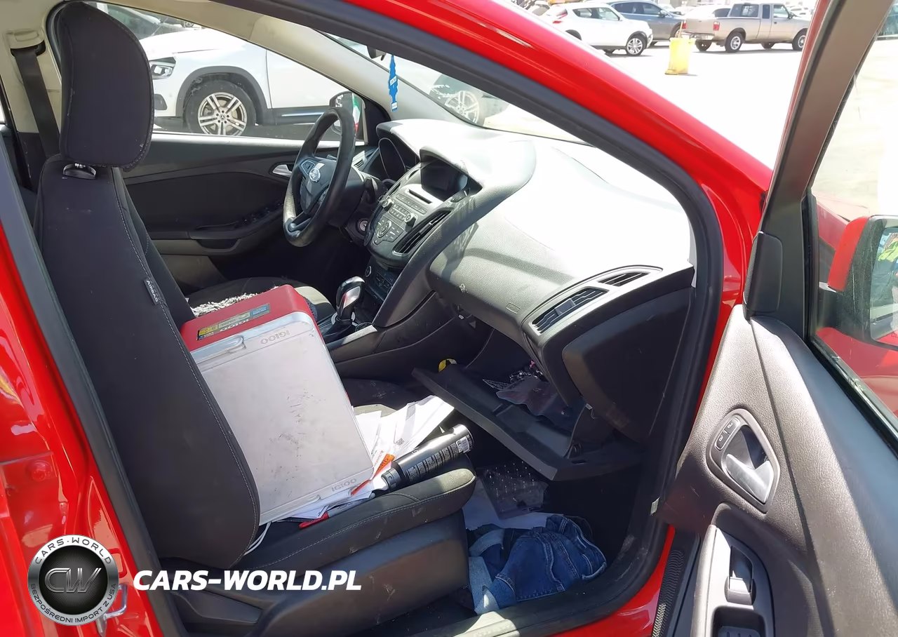 2016 Ford Focus Se VIN:1FADP3F24GL272587 - 5