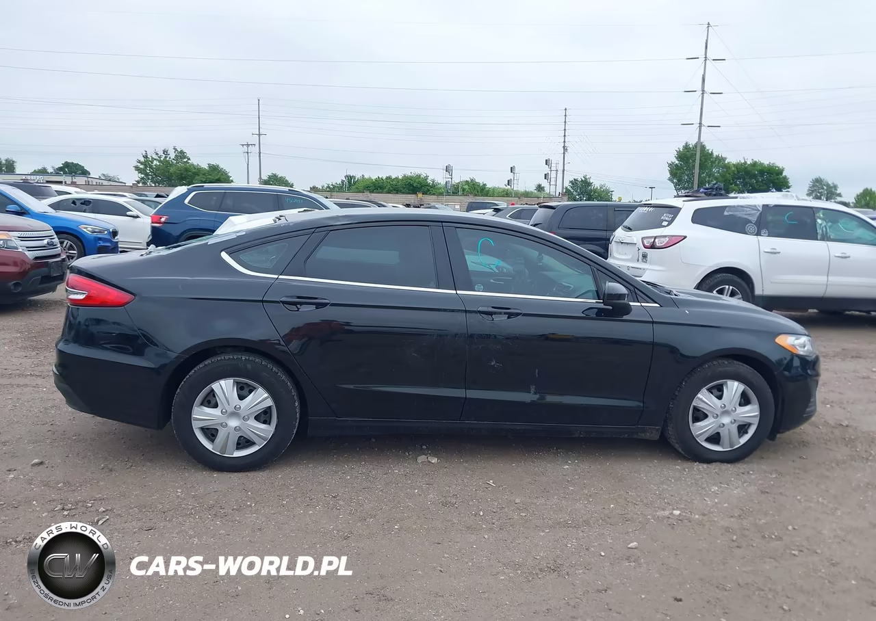 2019 Ford Fusion S VIN:3FA6P0G79KR133373 - 13