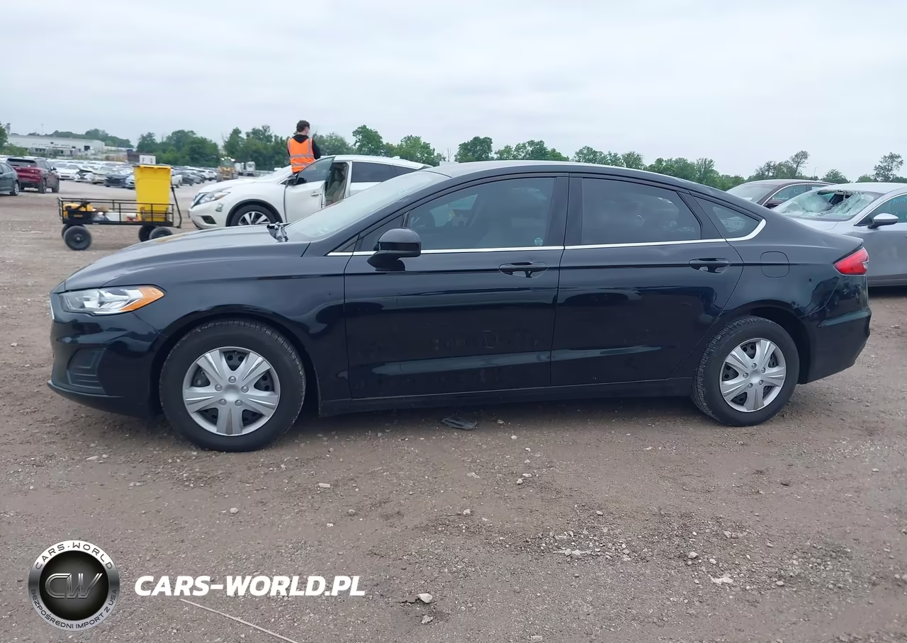 2019 Ford Fusion S VIN:3FA6P0G79KR133373 - 14
