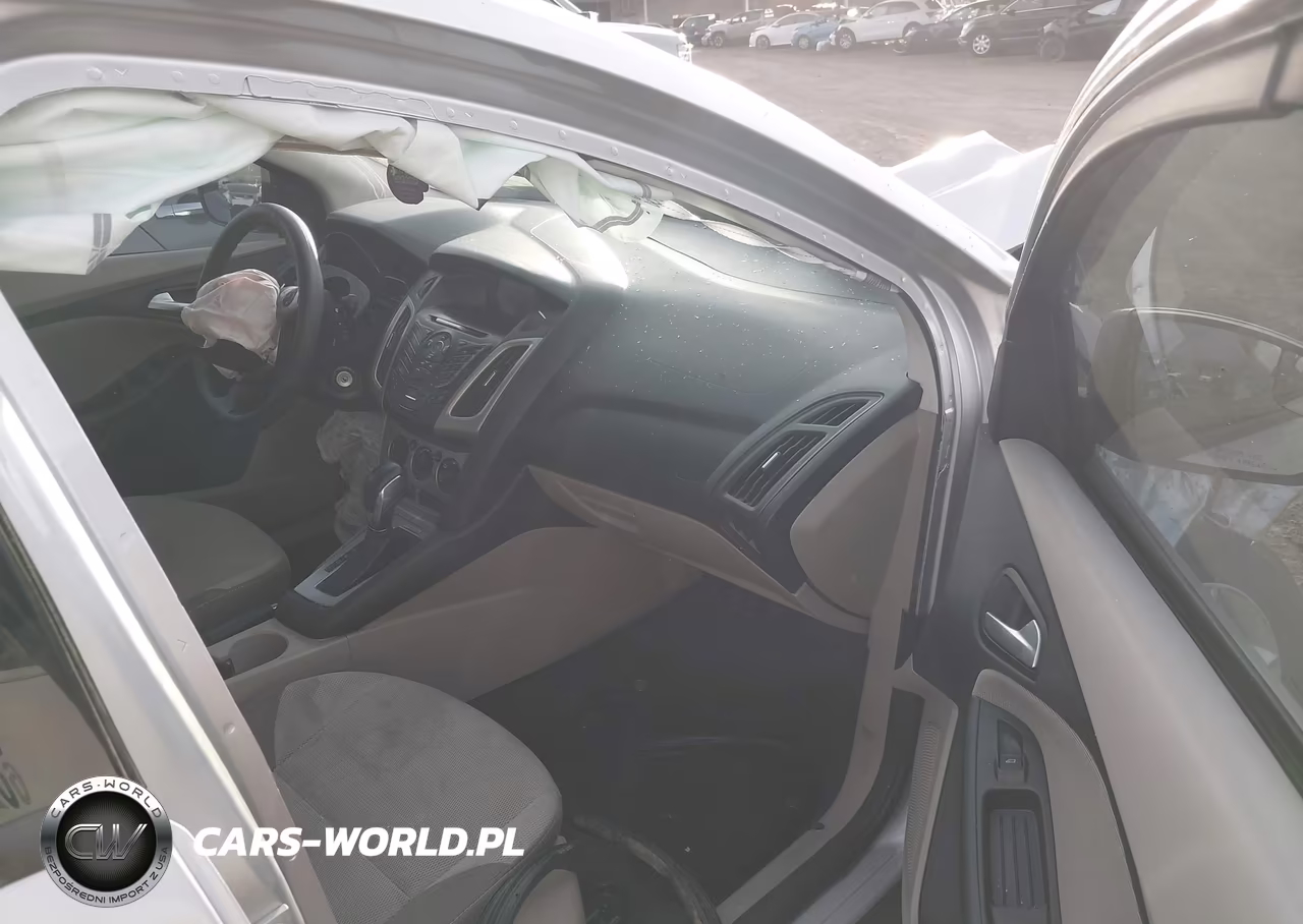 2014 Ford Focus Se VIN:1FADP3F27EL363561 - 5