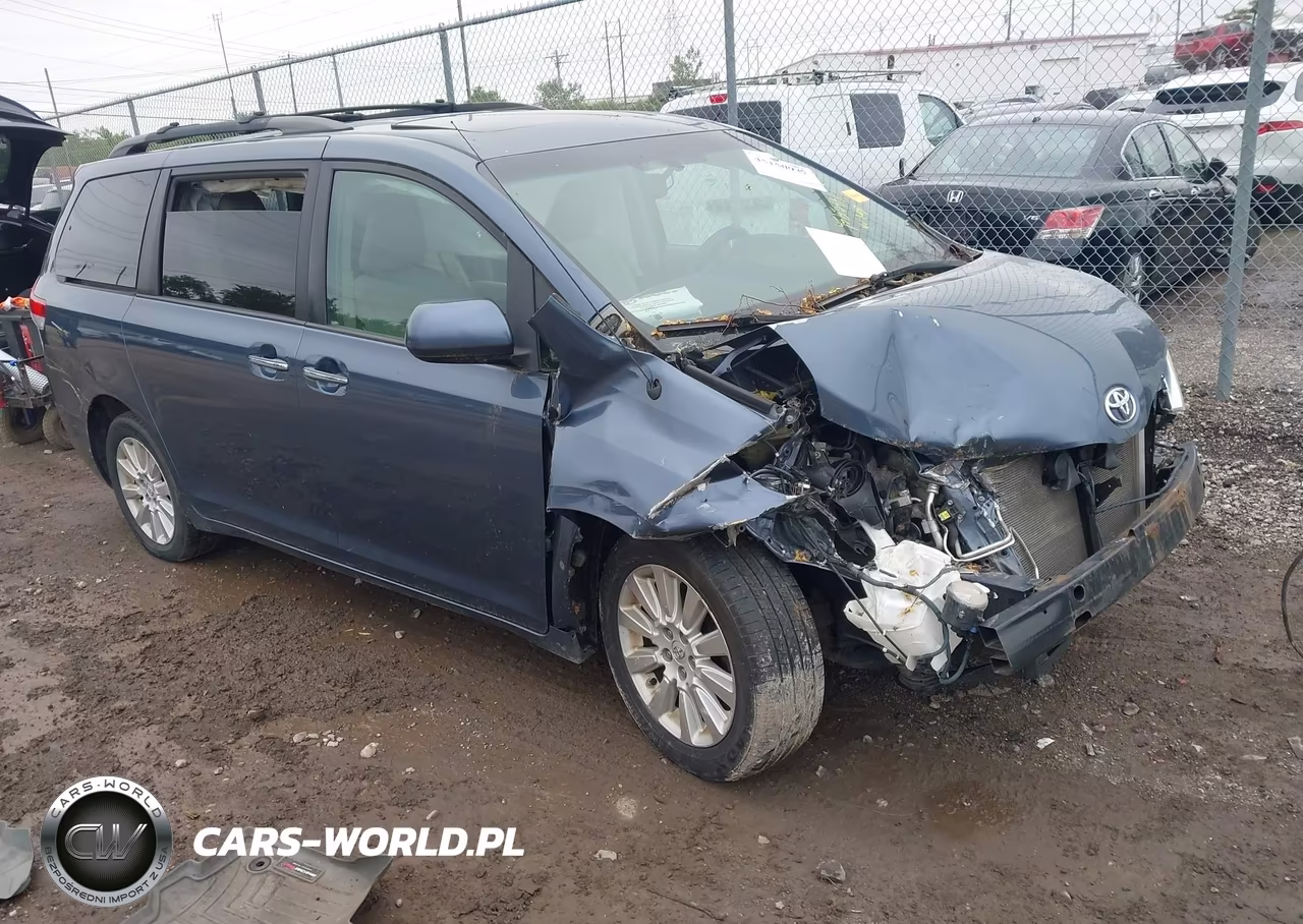 2013 Toyota Sienna Xle 7 Passenger – zdjęcie 1 z 17