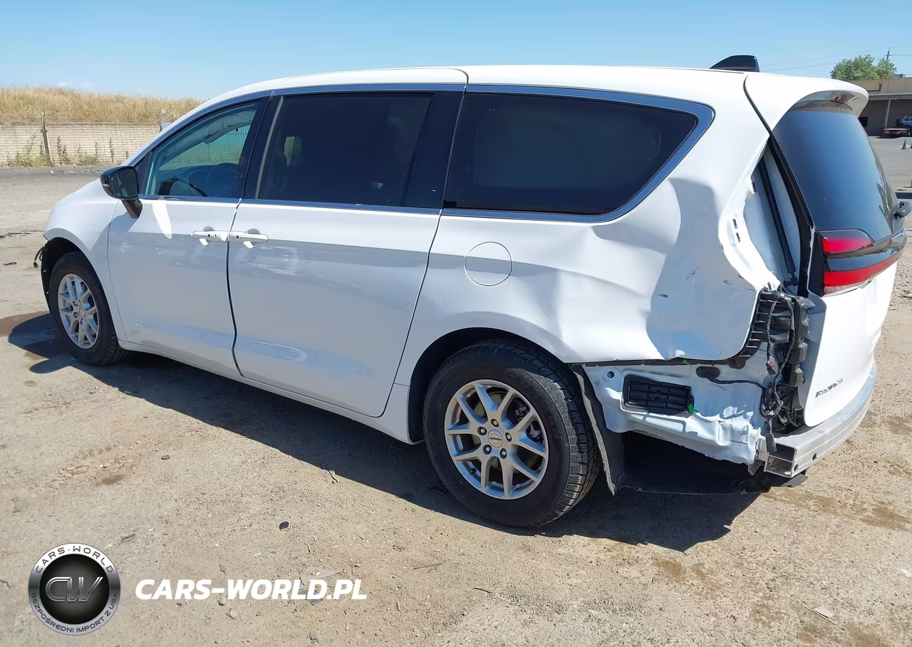 2024 Chrysler Pacifica Touring L VIN:2C4RC1BG5RR107000 - 3