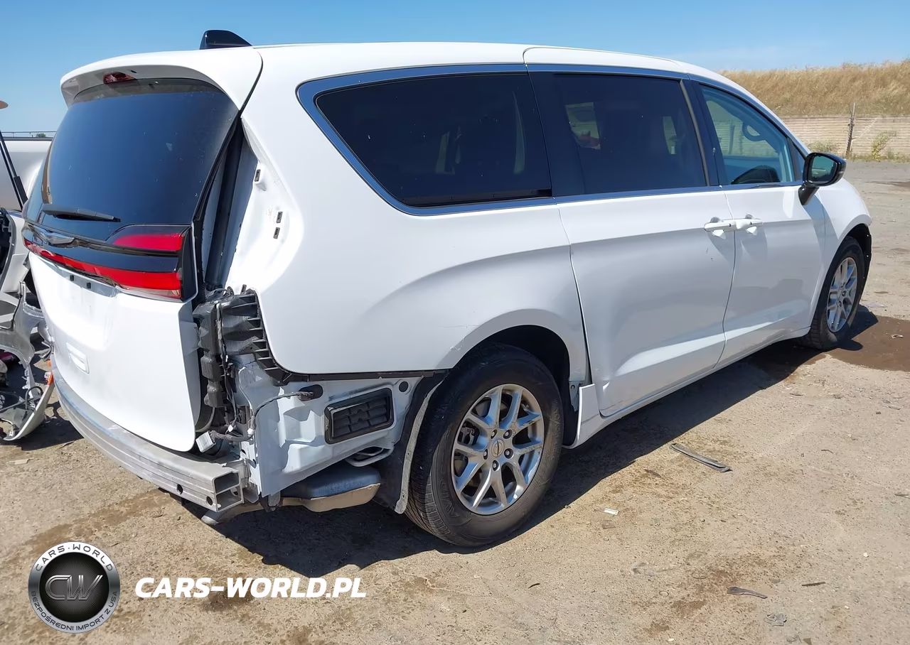2024 Chrysler Pacifica Touring L VIN:2C4RC1BG5RR107000 - 4