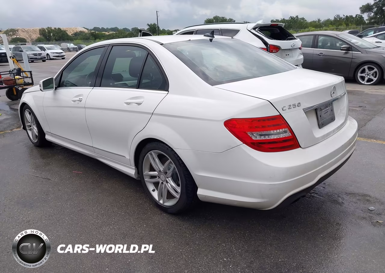 2013 Mercedes-Benz C 250 Sport VIN:WDDGF4HB6DR266656 - 3