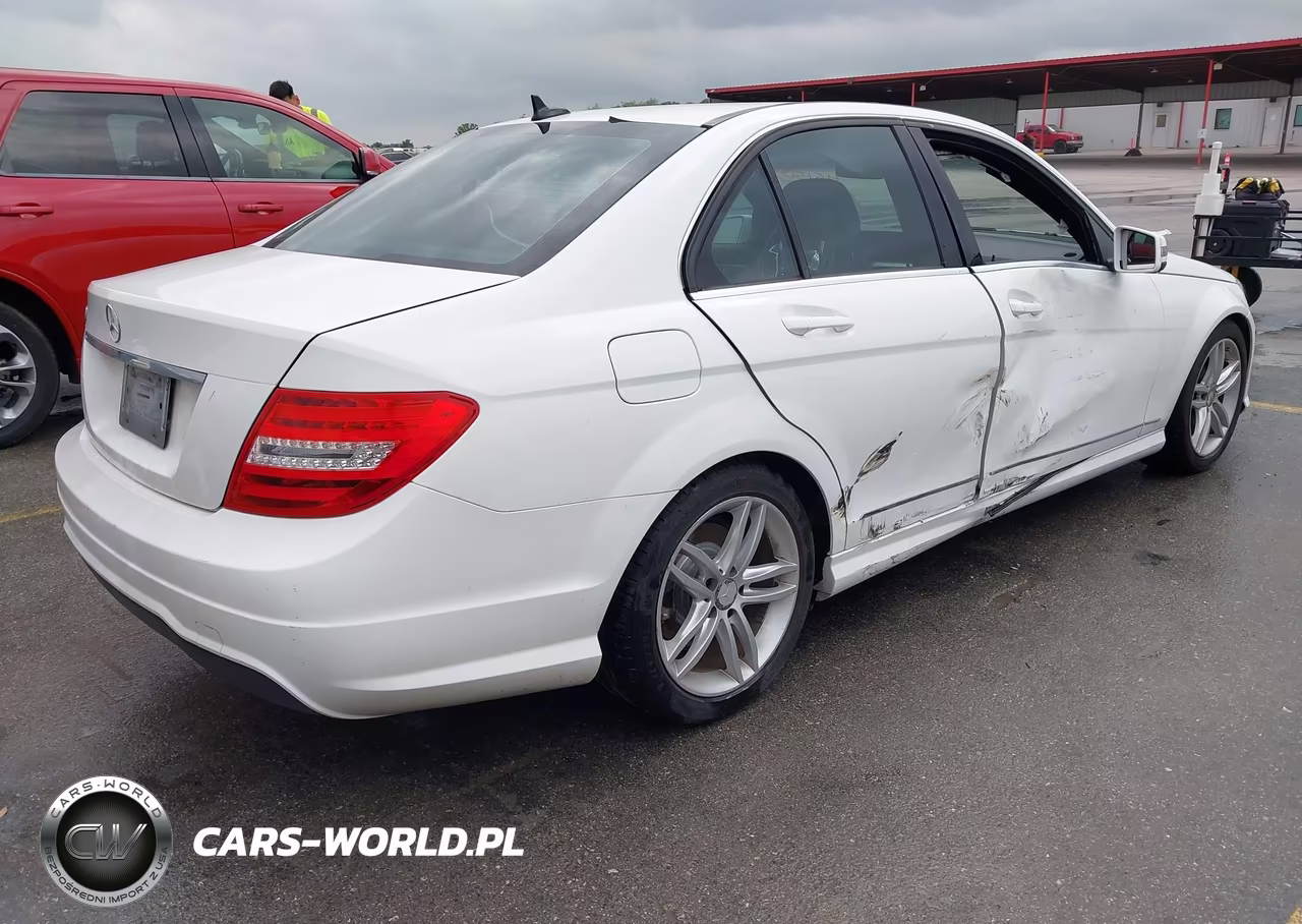 2013 Mercedes-Benz C 250 Sport VIN:WDDGF4HB6DR266656 - 4