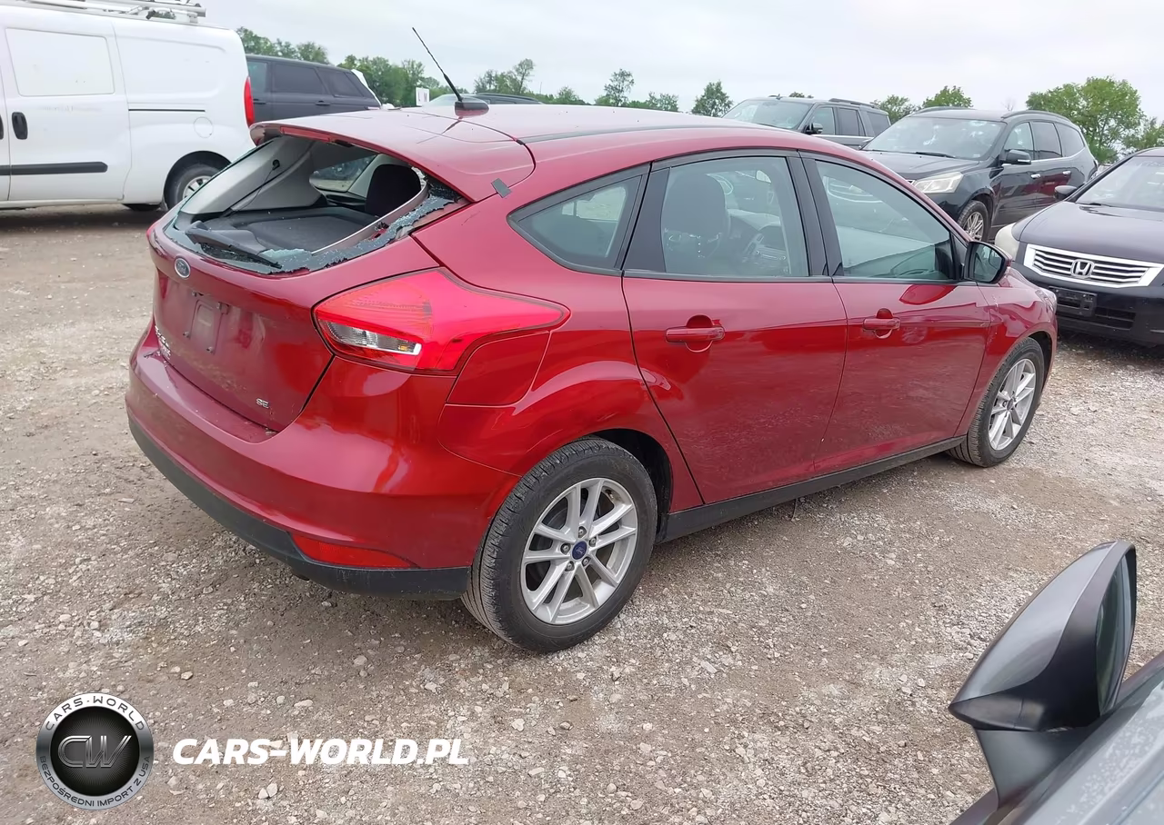 2017 Ford Focus Se VIN:1FADP3K22HL245069 - 4