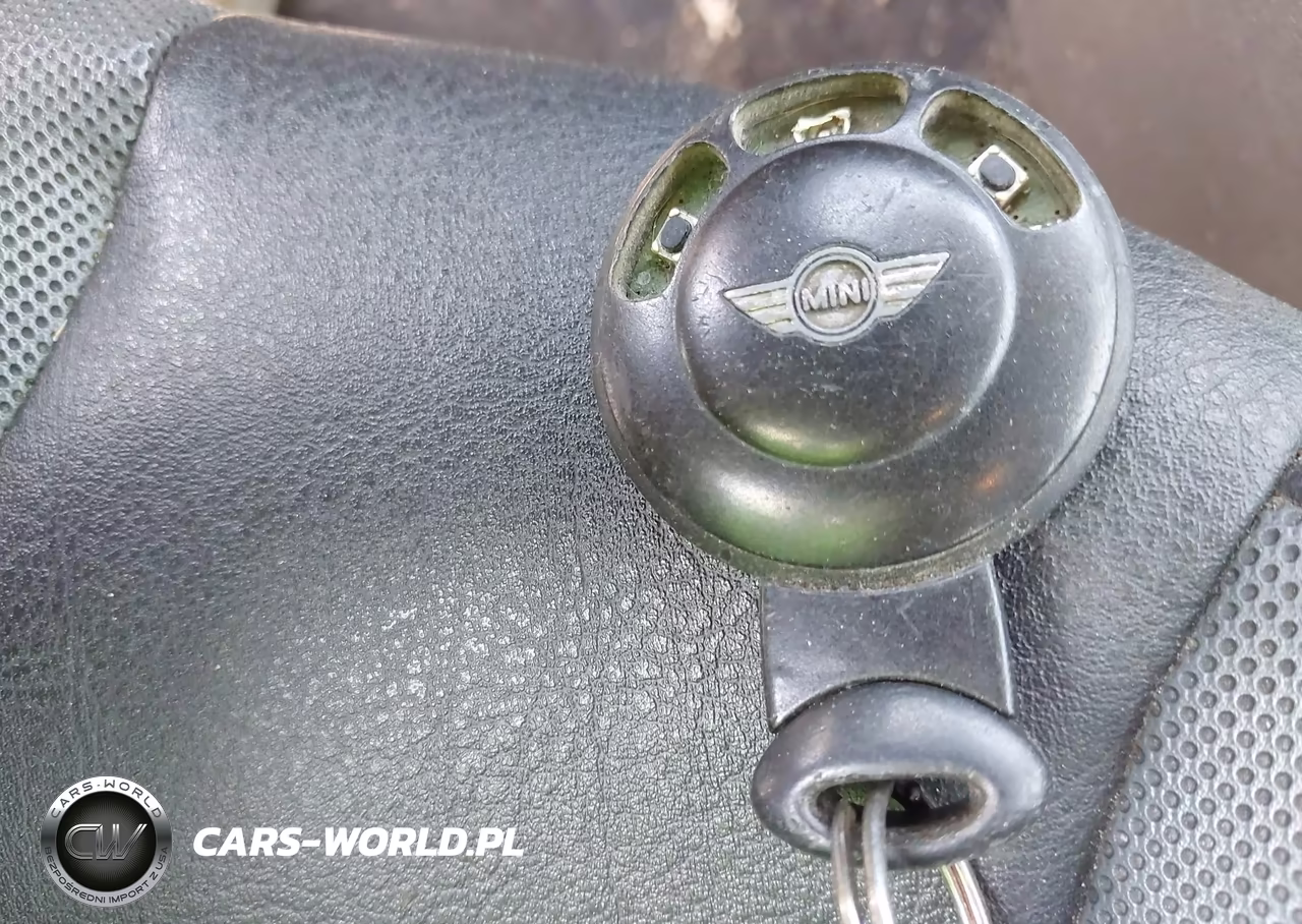 2007 Mini Cooper S VIN:WMWMF73597TL85953 - 11