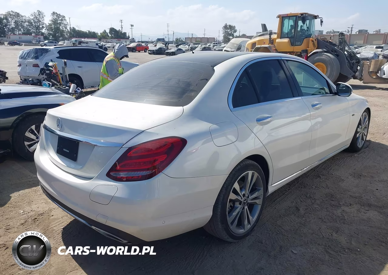 2018 Mercedes-Benz C 350E VIN:55SWF4HB9JU271761 - 4